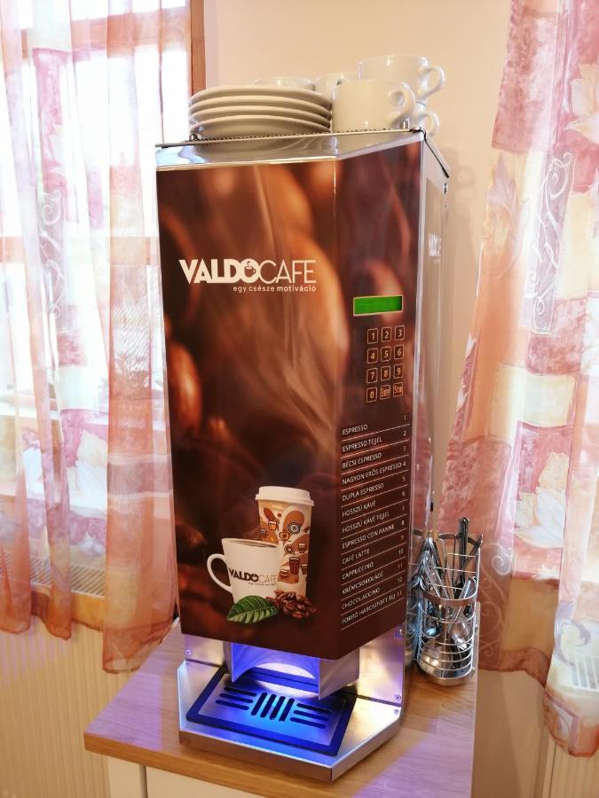 Karpatia Panzio Acomodação com café da manhã Esztergom Exterior foto