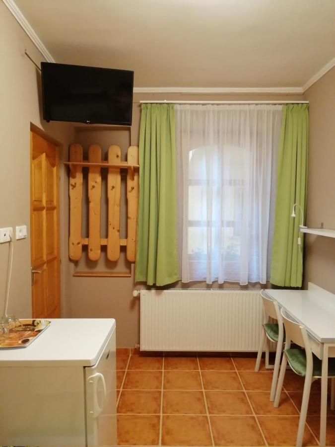 Karpatia Panzio Acomodação com café da manhã Esztergom Exterior foto