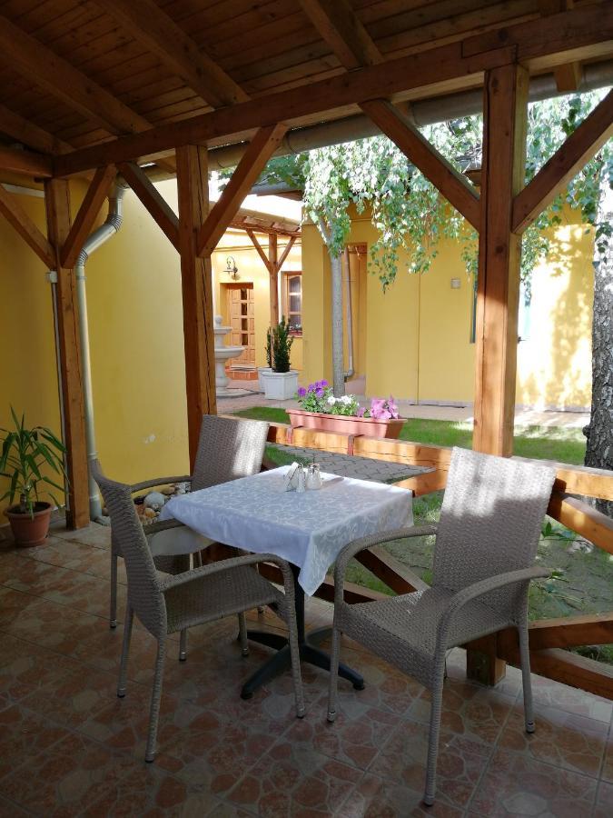 Karpatia Panzio Acomodação com café da manhã Esztergom Exterior foto