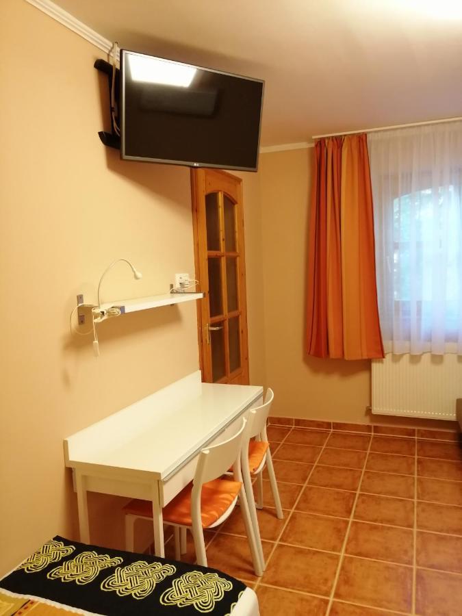 Karpatia Panzio Acomodação com café da manhã Esztergom Exterior foto