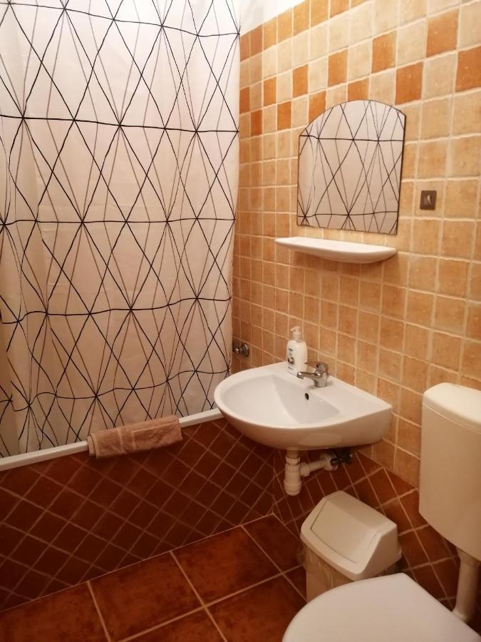 Karpatia Panzio Acomodação com café da manhã Esztergom Exterior foto