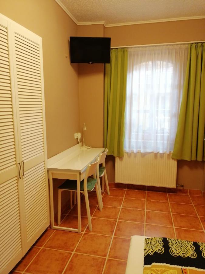 Karpatia Panzio Acomodação com café da manhã Esztergom Exterior foto